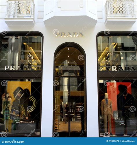 prada store greece